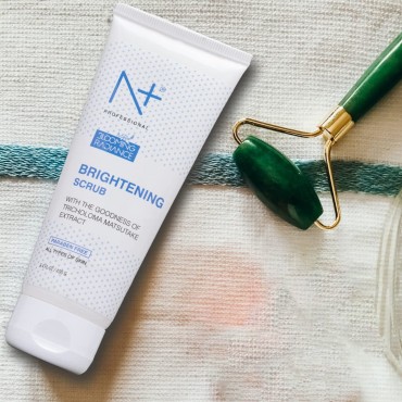 N Plus Professional Blooming Radiance Brightening Scrub, With the goodness of Tricholoma Matsutake Extract.100ml. (Pack of 1)